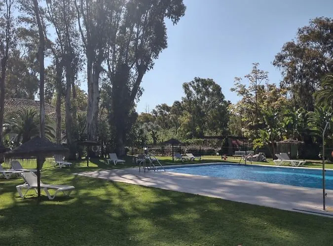 Puerto Banus Near Beachfront, Big Sunny Terrace, Pool, Tennis Court, Parking & Movies Projector Apartmán