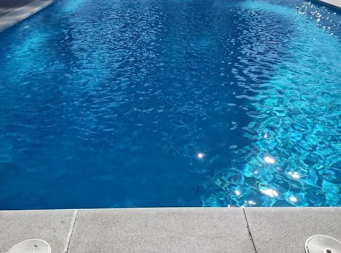 Puerto Banus Near Beachfront, Big Sunny Terrace, Pool, Tennis Court, Parking & Movies Projector Apartmán