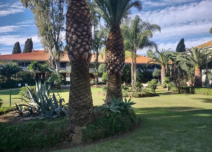 Puerto Banus Near Beachfront, Big Sunny Terrace, Pool, Tennis Court, Parking & Movies Projector Apartmán *